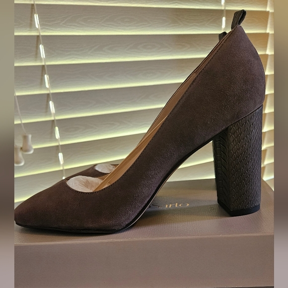 NIB Franco Sarto Ingall Suede Snake Embossed Pump - Picture 2 of 5